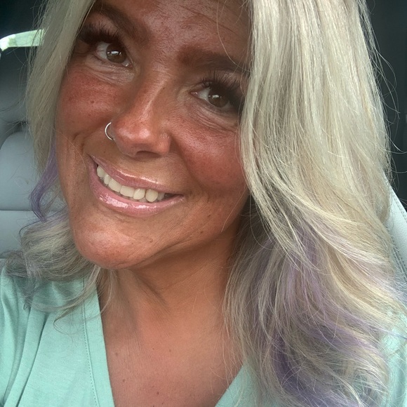 Meet your Posher, Jennifer - Picture 1 of 1